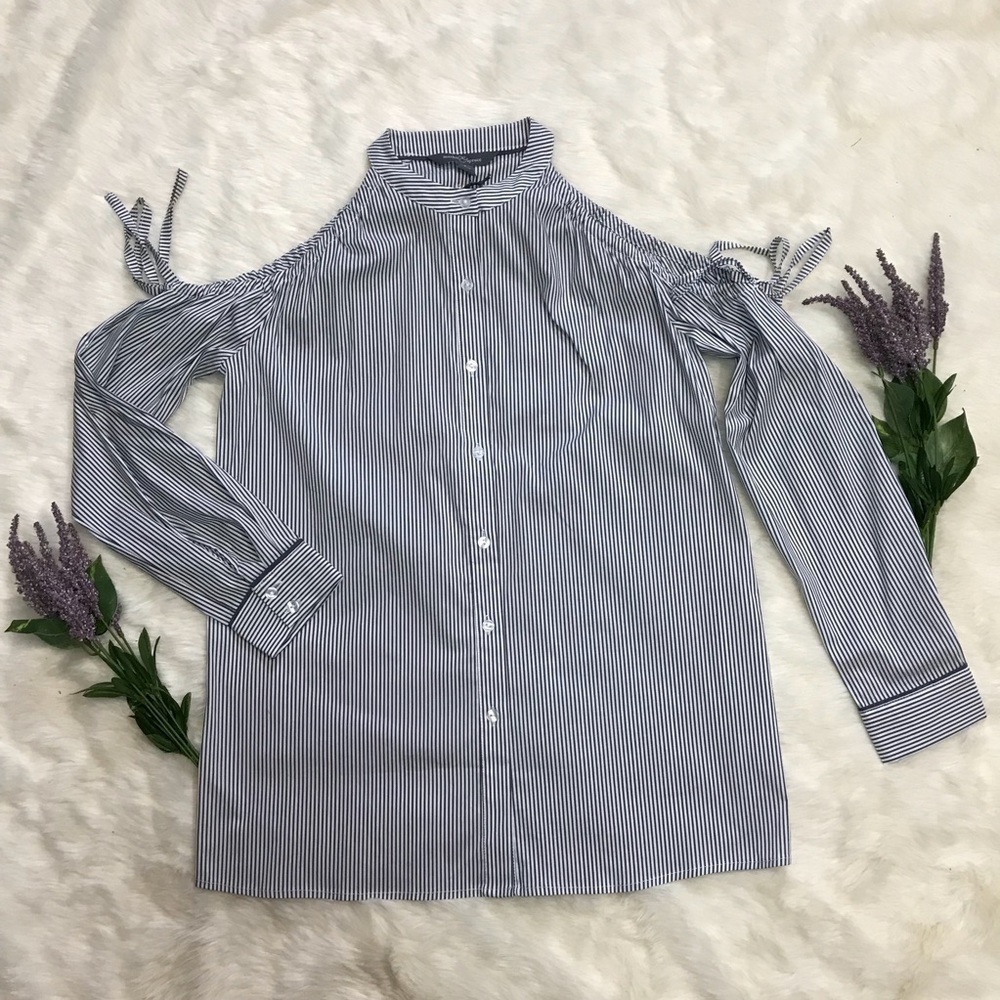 Stitch Fix l Market & Spruce Cold Shoulder Button Down